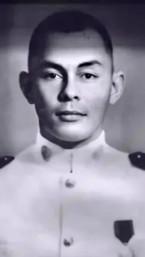 Atas jasa-jasanya kepada negara, Kapten CZI TNI Anumerta Pierre Andreas Tendean dianugerahi gelar Pahlawan Revolusi.<br>