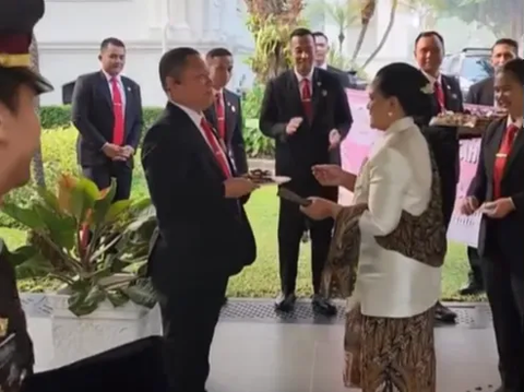 Paspampres Surprises Iriana, First Bite of Birthday Cake Not for Jokowi