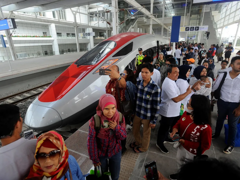 Jokowi Officially Inaugurates Whoosh High-Speed Train, the Fastest in Southeast Asia