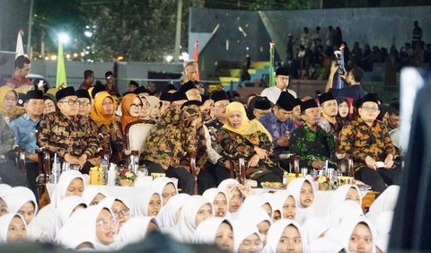 Gubernur Jawa Timur, Khofifah Indar Parawansa, menyatakan terkesan dengan atmosfer pembukaan MTQ Jawa Timur di Stadion Untung Suropati. 