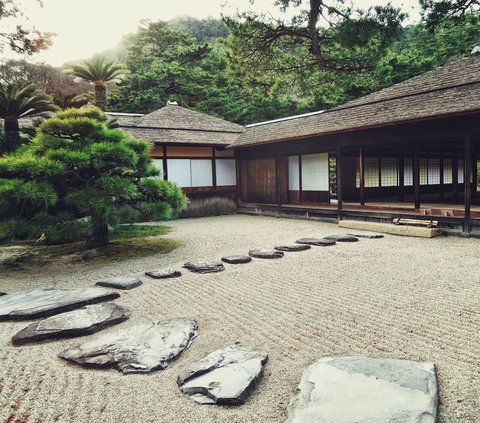 Decorate Your Garden with Japanese Zen Concept, Natural and Minimalist