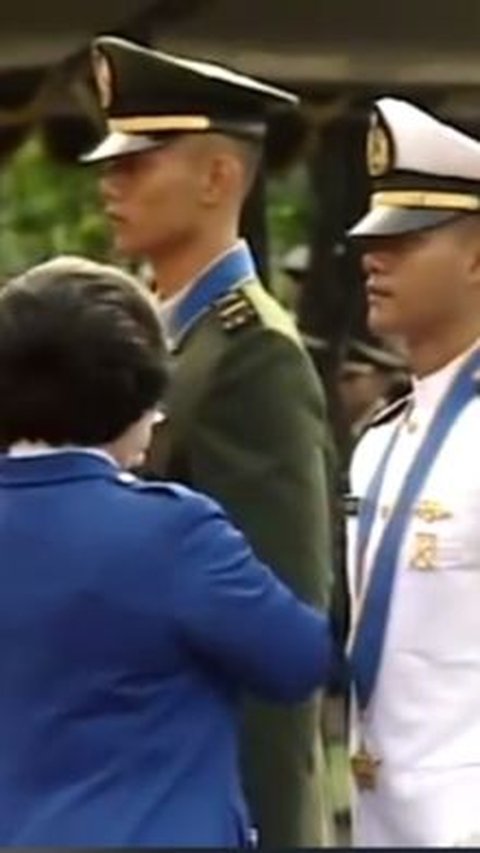 Momen Lawas Presiden Megawati Lantik AHY jadi Perwira TNI, Sempat Terbalik Pasangkan Pangkat