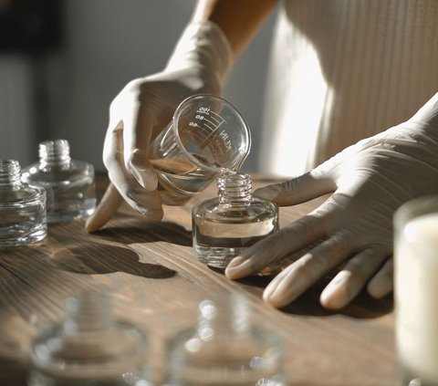 Create Authentic Aroma, Follow Perfume Layering Tips from Experts