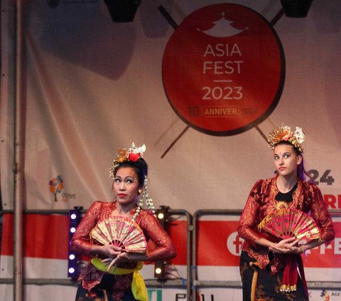 FOTO: Kisah Ni Made Pradnyani Dewi Jadi Guru Tari Bali di Eropa 15 Tahun, Banyak Bule ABG Rumania Antusias Belajar Sampai Mahir