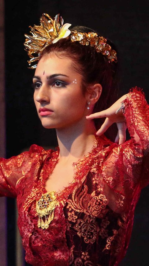 Penampilan Borz Andreea Alexandra (17) salah satu murid Ni Made Pradnyani Dewi saat tampil di Asia Fest 2023 di Bucharest, Rumania.