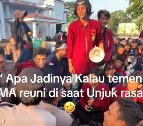 Momen Langka Polisi dan Mahasiswa 'Nongkrong Bareng' Saat Demo, Layaknya Reuni Teman Lama