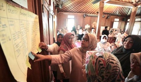 Rasa pedulinya terhadap pendidikan khususnya pendidikan orang tua dan Anak Usia Dini (PAUD) membuat Fery mendirikan Komunitas Rumah Pencerah (KRP) di tahun 2014.