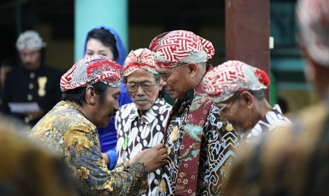 Menko PMK Terima Gelar Adat Raden Pangeran Anom dari Kasepuhan Majan