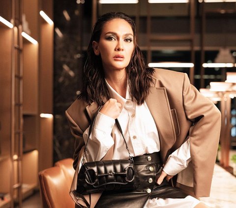 Luna Maya's Appearance with 'Very Masculine' Outfit, Different from Usual