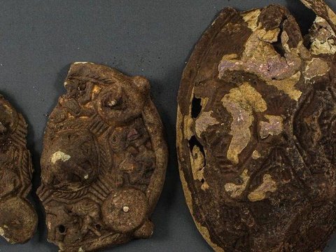 Sedang Mencari Anting yang Hilang, Keluarga Ini Temukan Gesper Viking Berusia 1.000 Tahun