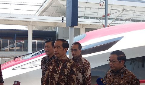 Terlihat dari tiket kereta cepat yang ludes dipesan masyarakat selama 3 pekan masa uji coba. <br>