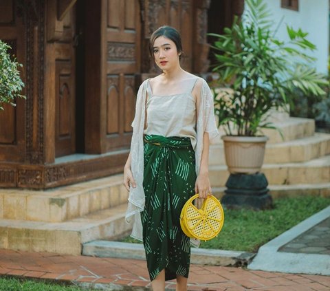 The Enchantment of Feby Rastanti in Batik Fabric