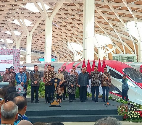 Jokowi: Tarif Kereta Cepat Jakarta-Bandung Kisaran Rp250.000 Sampai Rp350.000