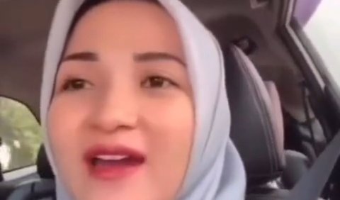 Video itu diupload di akun TikTok @ilyyy778, Senin (2/10). Kemudian menyebar luas ke media sosial lain, seperti direpost akun Instagram @palembangkulukiler.