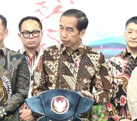 Kata Jokowi soal Pramugari Kereta Cepat Whoosh Harus Bisa Bahasa China