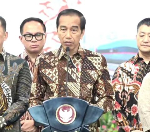 Kata Jokowi soal Pramugari Kereta Cepat Whoosh Harus Bisa Bahasa China