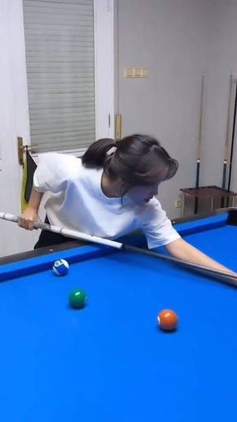 After the Exciting 'Bucin' Celebration of Aaliyah and Thariq, Check Out the Cool Photos of Fuji Playing Billiards