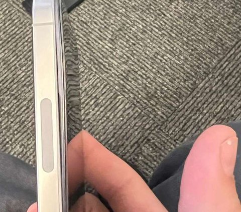 iPhone 15 Pro Users Complain about Swollen Phone Batteries