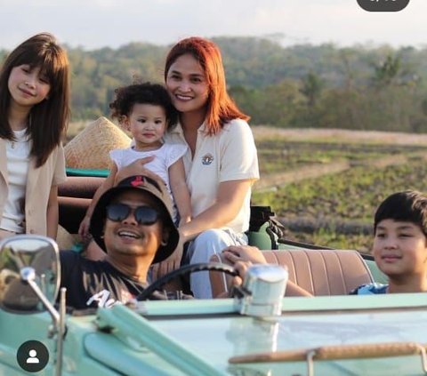 Potret Wendy Cagur Liburan ke Yogyakarta Bareng Keluarga, Netizen Salfok Ketiga Anaknya