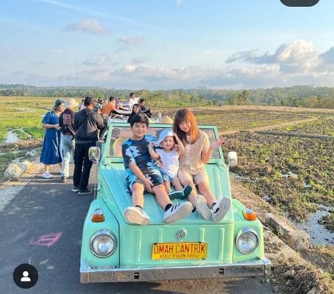 Potret Wendy Cagur Liburan ke Yogyakarta Bareng Keluarga, Netizen Salfok Ketiga Anaknya