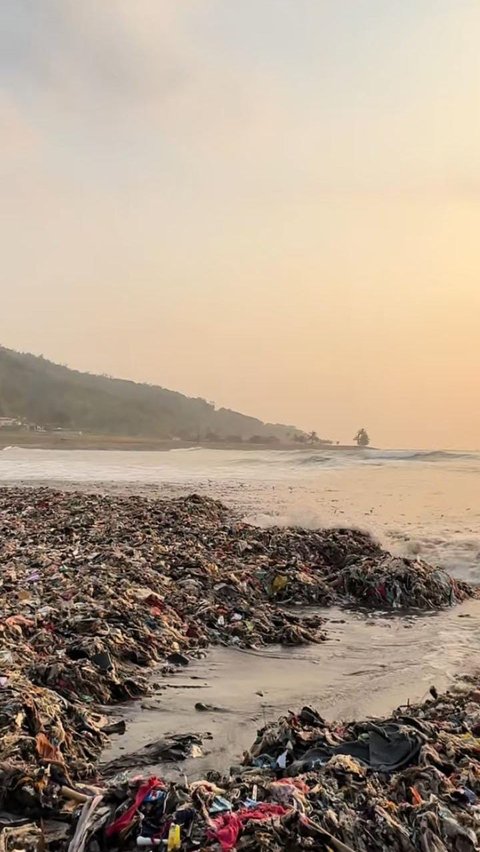 Kontroversi Kepala Desa Tolak Inisiatif Pandawara Group Bersihkan Pantai Loji