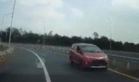 Duh! Sigra Merah Ngebut Lalu Lawan Arah di Tol Indraprabu, Ini Kronologinya