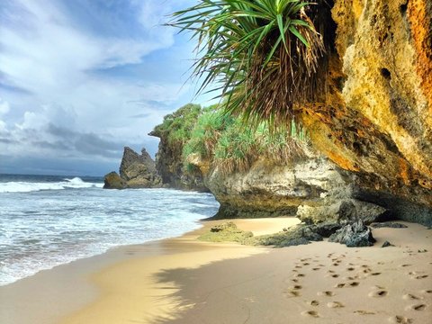 Chasing the Moment of Waves Crashing Against the Cliff at the Popular Travel Spot Widodaren Beach