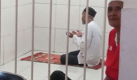 Sidang lima kali ditunda