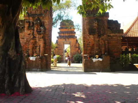 Pura Maospahit, Menelusuri Sejarah dan Keindahan Bali dalam Gaya Arsitektur Jawa Timur