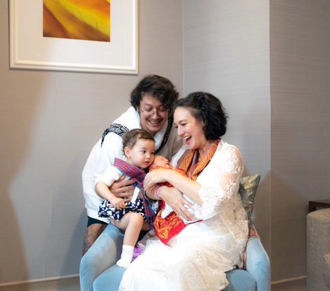 Selamat! Nadine Chandrawinata Melahirkan Anak Kedua