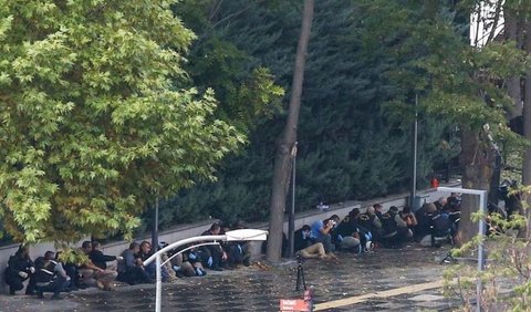 Ledakan di Ataturk Boulevard terjadi beberapa jam sebelum parlemen dijadwalkan bersidang kembali setelah liburan musim panas. Batalyon Abadi sebagai kelompok yang mengaku bertanggung jawab atas insiden ini mengatakan itulah sebabnya mereka menargetkan kementrian, yang dekat dengan parlemen.