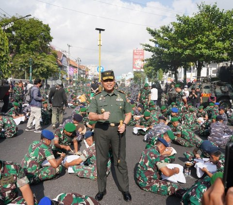 1.000 Prajurit TNI Membatik Pecahkan Rekor MURI