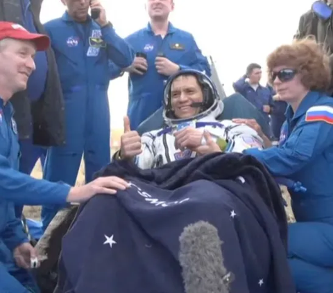 Seperti yang dialami Frank Rubio. Seorang astronot NASA yang baru kembali dari luar angkasa selama setahun. Menurut para tim medis, Rubio mengalami penurunan massa otot serta pengeroposan tulang.