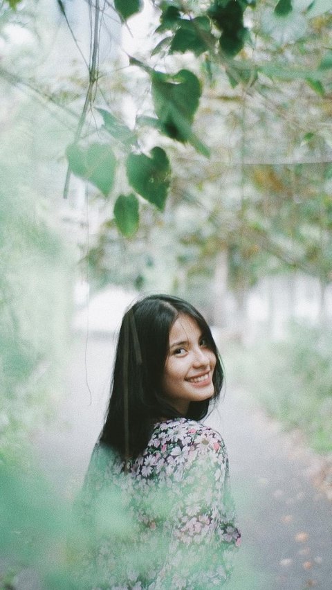 Diterpa Kabar Miring, Inilah 9 Potret Keseharian Yolanda Tamara, Selebgram Muda yang Jadi Caleg Jawa Barat dari PDIP