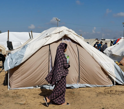 FOTO: Melihat Kondisi Kehidupan Warga Palestina Tinggal di Tenda-Tenda Putih Pengungsian Khan Younis Terpadat di Gaza