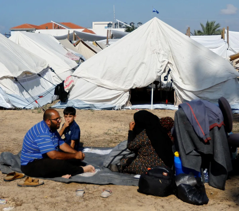 FOTO: Melihat Kondisi Kehidupan Warga Palestina Tinggal di Tenda-Tenda Putih Pengungsian Khan Younis Terpadat di Gaza