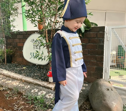 Potret Gemas Athar Anak Citra Kirana Pakai Baju Prancis, Sang Ibu 'Mirip Napoleon Bonaparte'