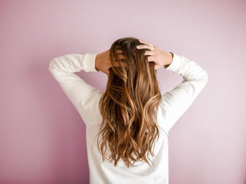 Lakukan 4 Cara Mudah Tes Kesehatan Rambut, Bisa Dicoba di Rumah