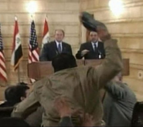 Jurnalis Irak yang Lempar George Bush dengan Sepatu Tawarkan Hadiah Kepada Siapa Saja yang Berani Lempar Joe Biden