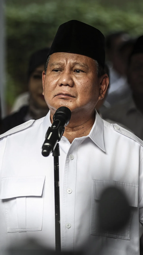 Ya, Ia adalah Menteri Pertahanan Republik Indonesia, Letnan Jenderal TNI (Purn.) Prabowo Subianto Djojohadikusumo.  <br>