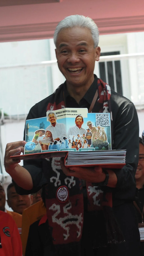 Ya, sosok pemuda tampan ini adalah Ganjar Pranowo. Ia merupakan mantan Gubernur Jawa Tengah. <br>