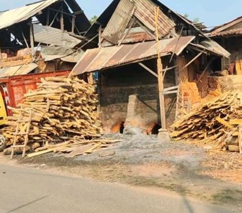 Blusukan ke Kampung Pengrajin Genteng di Blora, Nenek Usia Hampir 80 Tahun Masih Ikut Produksi