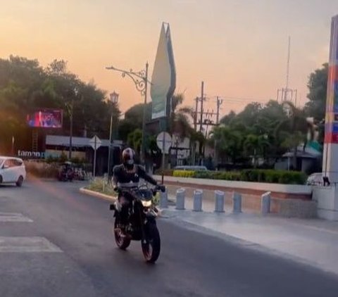 Viral Video Pengemudi Motor Cosplay Satria Baja Hitam, Bikin Warganet Nostalgia