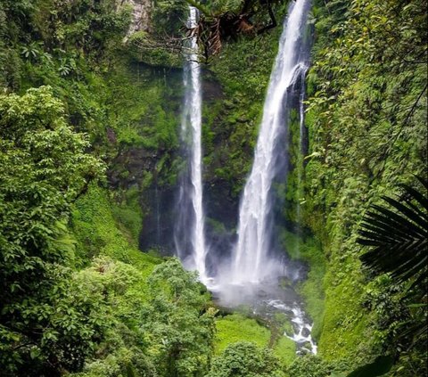 Sensasi Cipratan Air di Curug Lembah Purba Sukabumi, Lokasinya Mengagumkan di Tengah Hutan