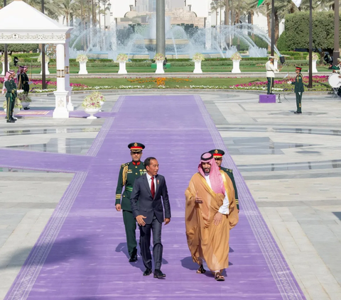 FOTO: Kehangatan Pangeran Muhammad bin Salman Menyambut Kedatangan Presiden Jokowi di Istana Al-Yamamah Arab Saudi