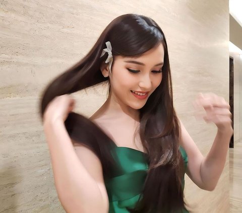 Said to Resemble Jennie BLACK, Take a Peek at 7 Beautiful Photos of Ayu Ting Ting in Green Outfits