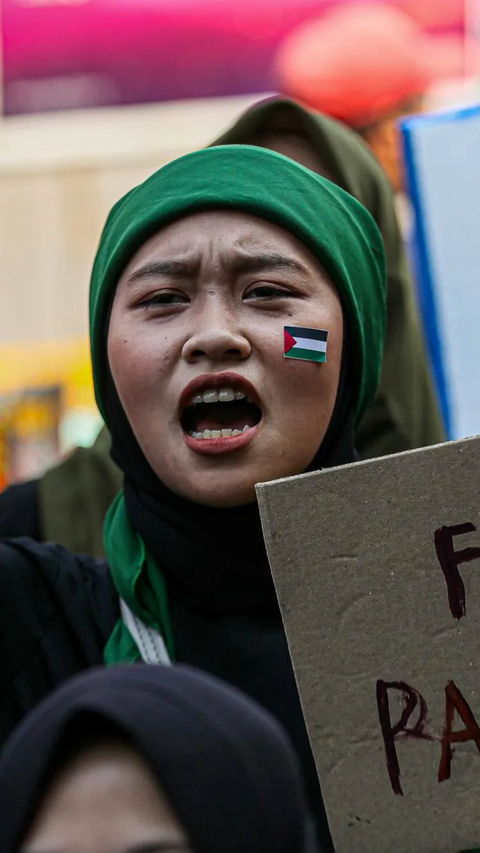Aksi solidaritas untuk Palestina tersebut diwarnai orasi di depan kantor perwakilan Perserikatan<br>Bangsa-Bangsa (PBB) di Jakarta Jumat (20/10/2023).<br>