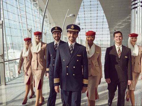 The Pleasure of Being an Emirates Cabin Crew, 20 Thousand iPhone 13 and iPad Distributed for Free