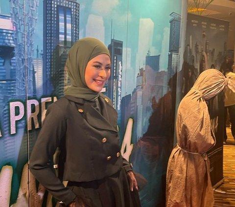 Lakoni Adegan Berat hingga Masuk Kolam Lumpur, Intip 7 Potret Betari Ayu yang Konsisten dengan Hijabnya