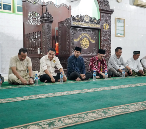 Bagikan Sertifikat Tanah Wakaf di Indramayu, Wamen Raja Juli: Komitmen Jalankan Amanah Presiden Jokowi